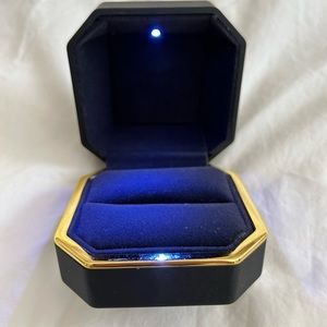ring box with internal light